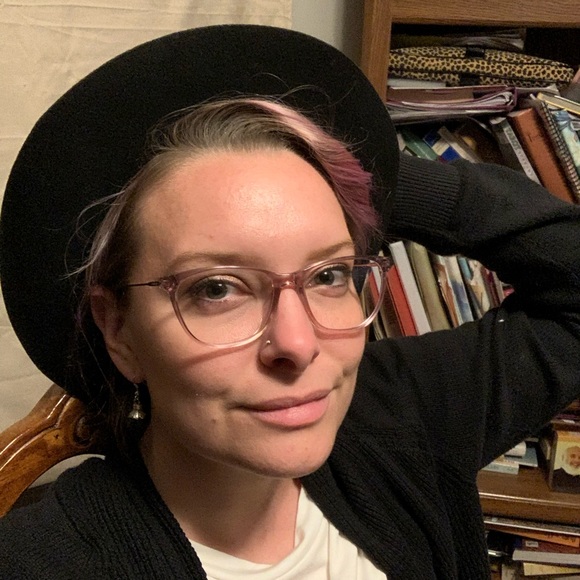 Meet your Posher, Kiristen - Picture 2 of 2